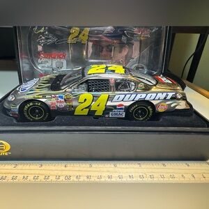 NASCAR Jeff Gordon HMS 20th Anniversary platinum DuPont 1:24 elite model car